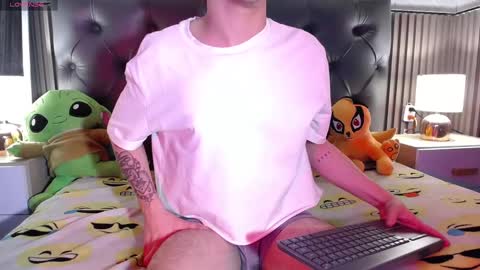 Snapshot of aaron_blink1 chatting on February 10, 6:56 pm Aaron online show from February 10, 6:56 pm