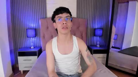 Aaron online show from October 13, 2:08 pm