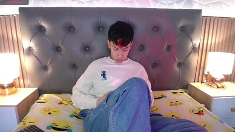 Snapshot of aaron_blink1 chatting on January 7, 6:03 pm Aaron online show from January 7, 6:03 pm