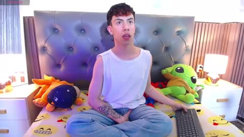 Snapshot of aaron_blink1 chatting on February 11, 6:01 pm Aaron online show from February 11, 6:01 pm