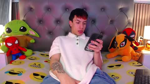 Snapshot of aaron_blink1 chatting on January 15, 4:11 pm Aaron online show from January 15, 4:11 pm