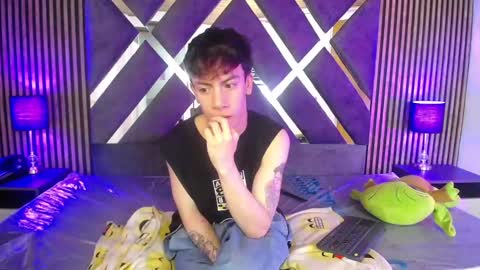 Snapshot of aaron_blink1 chatting on March 4, 6:50 pm Aaron online show from March 4, 6:50 pm