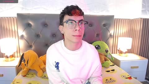 Snapshot of aaron_blink1 chatting on January 7, 3:02 pm Aaron online show from January 7, 3:02 pm