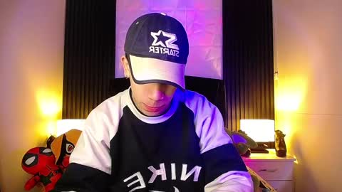 Snapshot of aaron_blink1 chatting on January 4, 2:14 pm Aaron online show from January 4, 2:14 pm