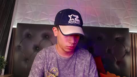 Snapshot of aaron_blink1 chatting on December 27, 5:16 pm Aaron online show from December 27, 5:16 pm