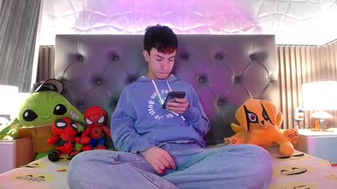 Snapshot of aaron_blink1 chatting on January 22, 1:42 pm Aaron online show from January 22, 1:42 pm