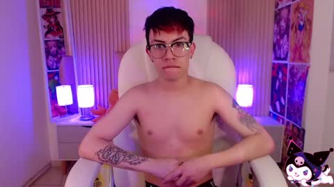 Snapshot of aaron_blink1 chatting on January 15, 10:35 pm Aaron online show from January 15, 10:35 pm