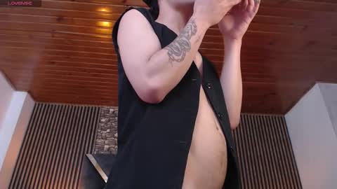 Aaron online show from October 15, 6:31 pm