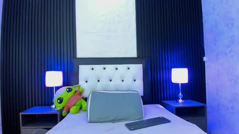 Aaron online show from October 17, 3:27 pm