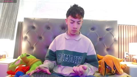 Snapshot of aaron_blink1 chatting on January 30, 12:37 pm Aaron online show from January 30, 12:37 pm
