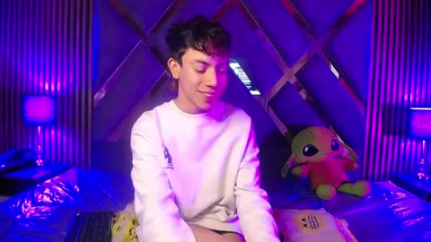 Snapshot of aaron_blink1 chatting on March 4, 12:44 pm Aaron online show from March 4, 12:44 pm