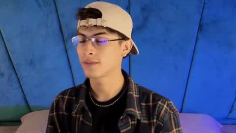 Snapshot of aaron_eze chatting on September 17, 10:35 pm Aaron Ezequiel online show from September 17, 10:35 pm