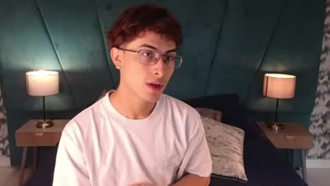 Aaron Ezequiel online show from June 25, 1:49 pm