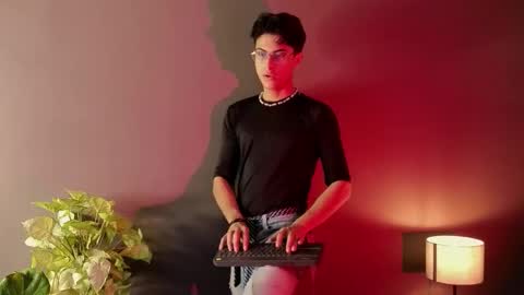 Aaron Ezequiel online show from November 26, 1:36 am