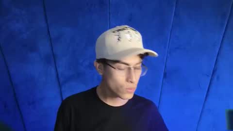 Snapshot of aaron_eze chatting on September 10, 10:33 pm Aaron Ezequiel online show from September 10, 10:33 pm