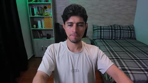 Aaron online show from November 8, 6:44 pm