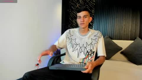 Aaron online show from April 1, 8:06 pm