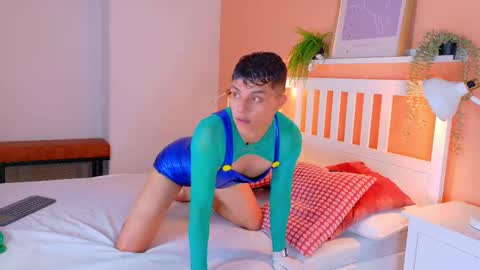 Snapshot of aaronbaker__ chatting on September 15, 7:48 pm AARON online show from September 15, 7:48 pm