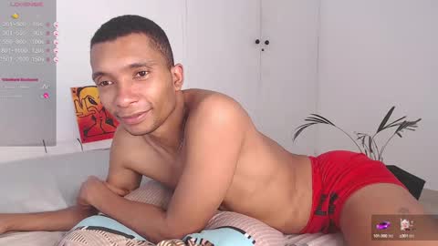Snapshot of aaronblack1_ chatting on February 27, 5:58 pm Heyy my name is Aaron online show from February 27, 5:58 pm