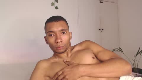 Snapshot of aaronblack1_ chatting on February 17, 2:06 pm Heyy my name is Aaron online show from February 17, 2:06 pm