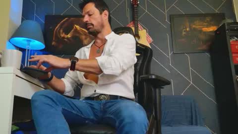 Aaron online show from October 9, 5:18 pm