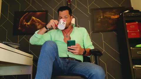 Snapshot of aaronbomer chatting on March 12, 6:43 pm Aaron online show from March 12, 6:43 pm