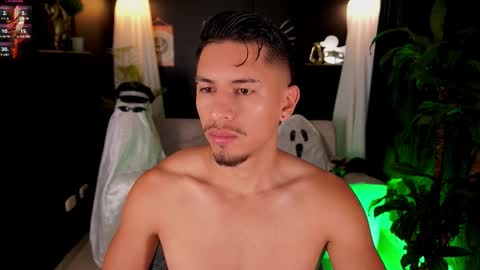 AARON  online show from October 7, 3:08 pm