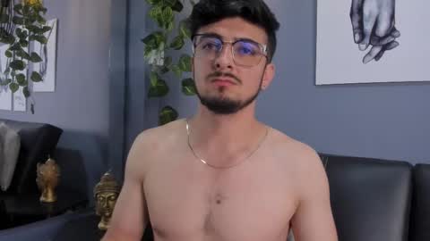 aaronfuentes7 online show from September 9, 7:47 pm