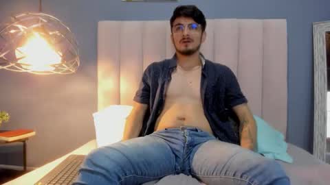 aaronfuentes7 online show from September 18, 11:20 pm