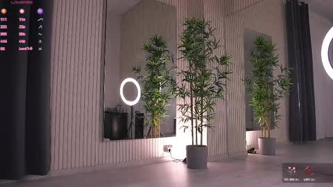 Snapshot of abbela_white chatting on February 10, 7:04 am Alexa online show from February 10, 7:04 am