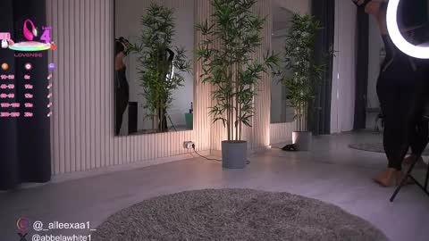 Snapshot of abbela_white chatting on February 27, 6:35 am Alexa online show from February 27, 6:35 am