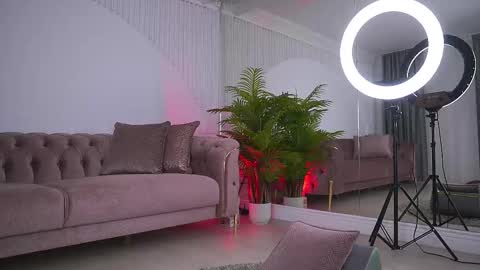 Snapshot of abbela_white chatting on September 9, 7:08 am Alexa online show from September 9, 7:08 am