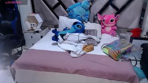 Snapshot of abby_sexyxx chatting on December 30, 1:15 am abby sexyxx online show from December 30, 1:15 am