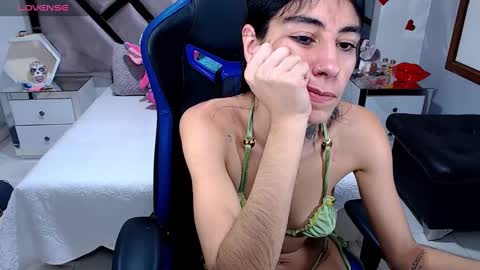 Snapshot of abby_sexyxx chatting on December 5, 8:17 pm abby sexyxx online show from December 5, 8:17 pm