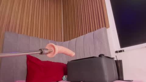 abby_swett1 online show from February 26, 3:48 pm