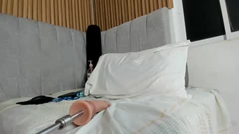 abby_swett1 online show from February 15, 6:39 pm