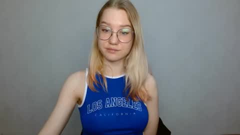 Snapshot of abbymoore__ chatting on February 8, 11:33 am Abby Lovense is active online show from February 8, 11:33 am