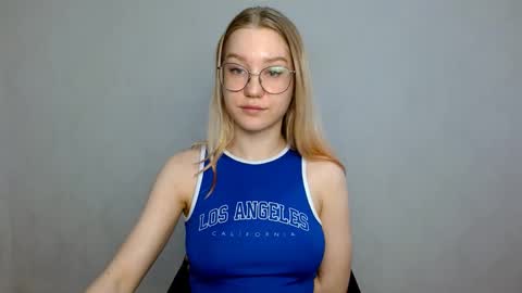 Snapshot of abbymoore__ chatting on February 23, 11:44 am Abby Lovense is active online show from February 23, 11:44 am