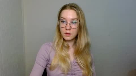 Abby Lovense is active online show from November 27, 9:39 am