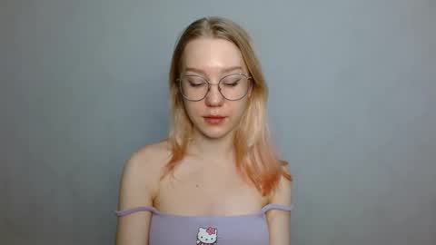 Snapshot of abbymoore__ chatting on January 24, 9:17 am Abby Lovense is active online show from January 24, 9:17 am