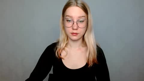 Snapshot of abbymoore__ chatting on February 20, 8:06 am Abby Lovense is active online show from February 20, 8:06 am