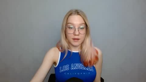 Snapshot of abbymoore__ chatting on January 3, 12:40 pm Abby Lovense is active online show from January 3, 12:40 pm