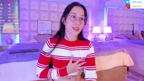 Abigail online show from December 3, 5:49 pm