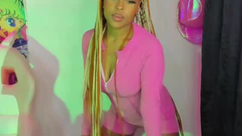 Simone    may online show from February 8, 10:07 am