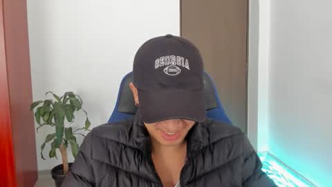 Independence model AbelAsburgo online show from January 13, 7:54 pm