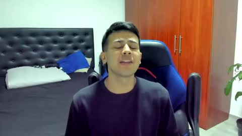 Independence model AbelAsburgo online show from October 18, 2:27 am