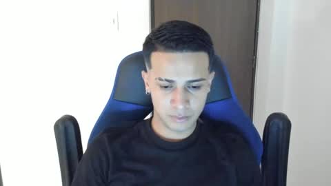 Snapshot of abelasburgo chatting on December 7, 1:52 am Independence model AbelAsburgo online show from December 7, 1:52 am