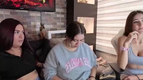 abella_as_ online show from September 24, 4:03 pm