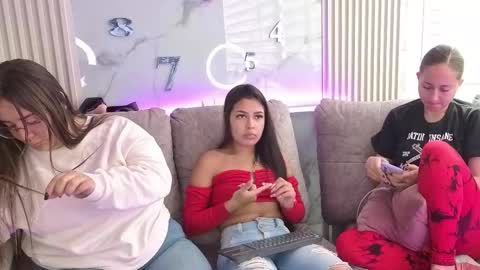 abella_as_ online show from February 25, 1:47 pm