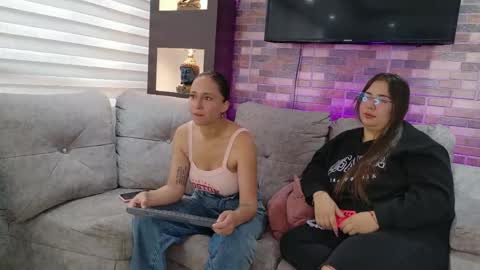 abella_as_ online show from May 20, 2:01 pm